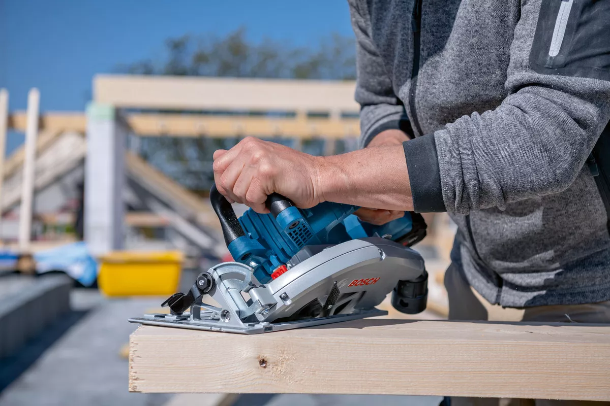 Scie circulaire sans fil GKS 18V-70 L BOSCH solo